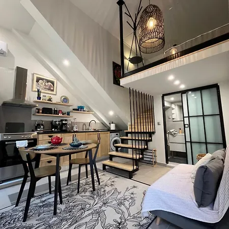 Cute Tiny Loft In Mantouki Apartment